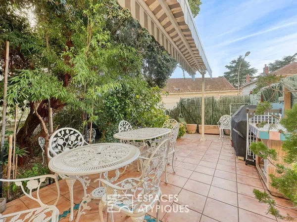Grand rez-de-jardin avec extérieur à Hyères