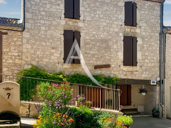 SUPERBE MAISON DE VILLAGE