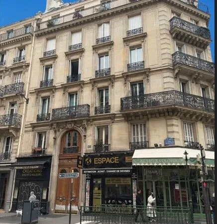 PARIS 6 - Rue de Rennes - Studio lumineux au calme