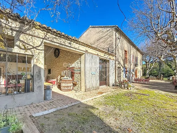 Mas de ville exceptionnel, Carpentras, 445m², dépendances, piscine, sauna, terrain 1 hectare.