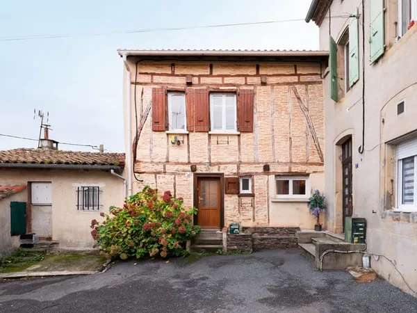 Maison de village 72 m2 3 pièces - BURLATS
