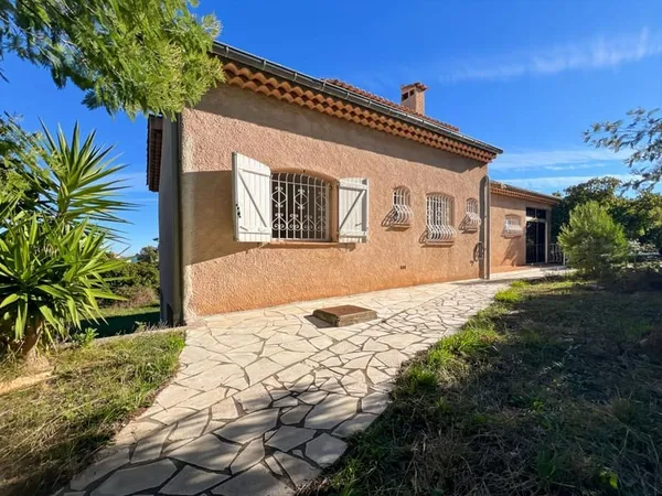 VILLA À Vendre SAINT AYGULF 1 677M² DE TERRAIN
