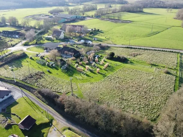 Ferme Bressane située au sud LOUHANS et ses 157 arcades, proche de l'autoroute A39.