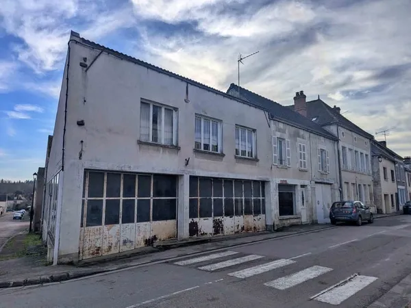 Maison T3 avec atelier +100m² et cour couverte à COULANGES SUR