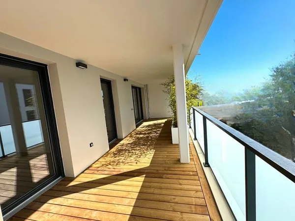 Appartement 4 pièces 91m² + Balcon de 13m² + 2 Parking sous-sol ! TOURNEFEUILLE