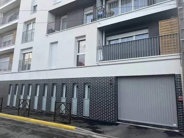 Place de Parking PMR en S/SOL