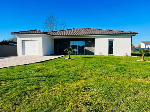 Villeneuve / Lot, proche des commodités, maison neuve contemporaine.