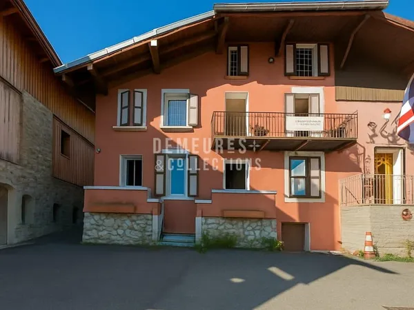 Maison divisée en 8 Appartements
