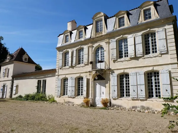 Manoir avec piscine et maison d'amis