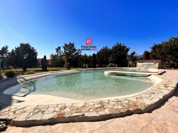 Propriété de 7 pièces 180 m2 avec piscine-lagon sur Tourrettes