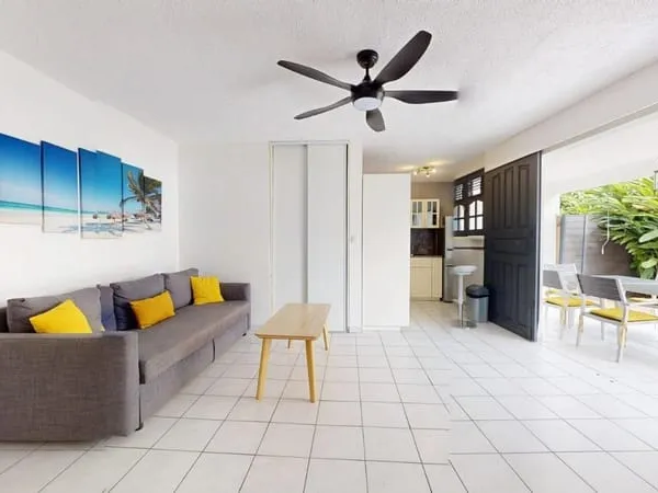 Bel appartement avec un grand jardin, plage a pied