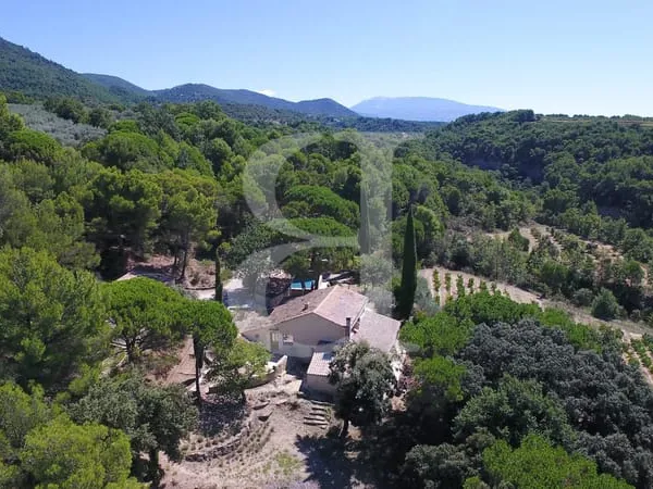 Mas avec piscine en pleine campagne à vendre REGION NYONS