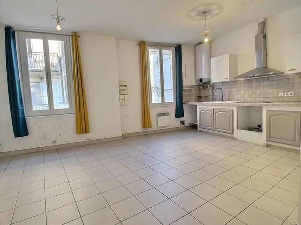 Appartement type 3 de 71 m2 dans un petit immeuble proche remparts.
