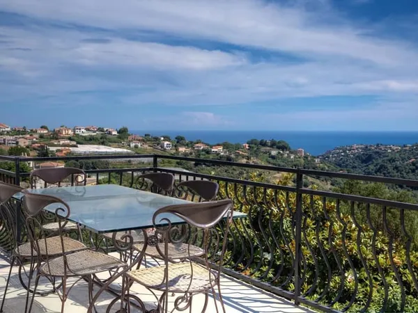 VILLA NICE ST PIERRE DE FERIC VUE MER