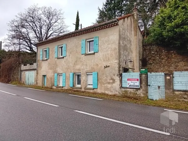CHAMPIS, maison 60 m2, terrain 9 000 m2