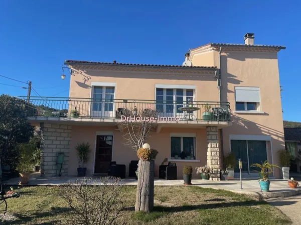 Ravissante Maison de 7 Pièces avec Piscine et Jardin à Saint-Privat-des-Vieux