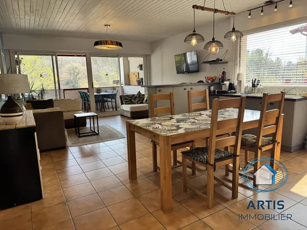 Appartement T4 spacieux avec extérieur privati