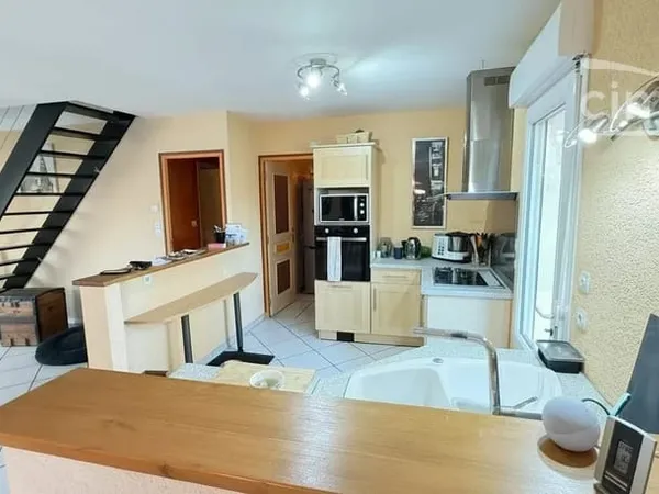 Maison familiale 162 m² - 5 chambres - 2 500 m² de terrain - Loire à pied