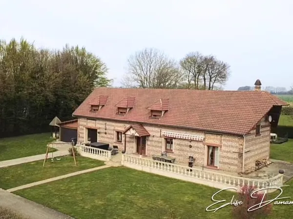 Propriété 216 m² habitables sur terrain de 2 456 m²