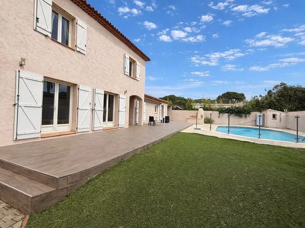 **Maison (165m² avec 4 Chambres) ** Six-Fours-les-plages (83140-Le Brusc) ** Piscine ** Garage doubl