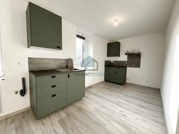 APPARTEMENT RENOVE AU 1er étage- PONT DE ROIDE