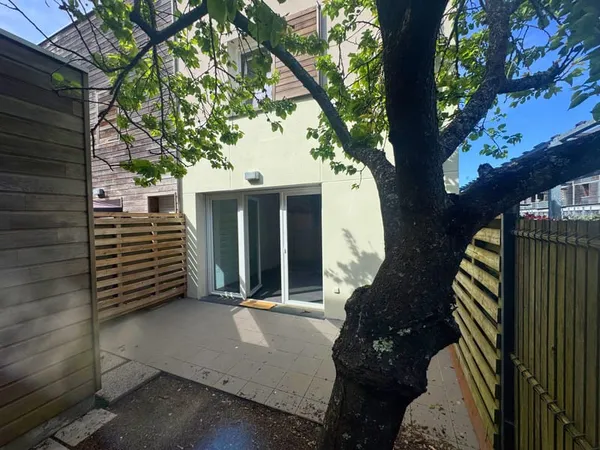 MAISON DE VILLE RECENTE - JARDIN - PARKING - EYSINES