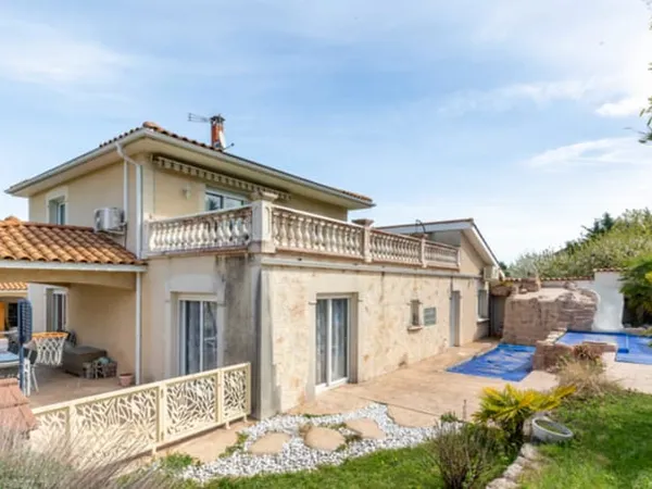 Maison récente 174m² avec piscine et nombreuses dépendances - Heyrieux