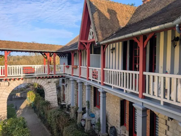 - Duplex dans une résidence de standing, face à la Seine-