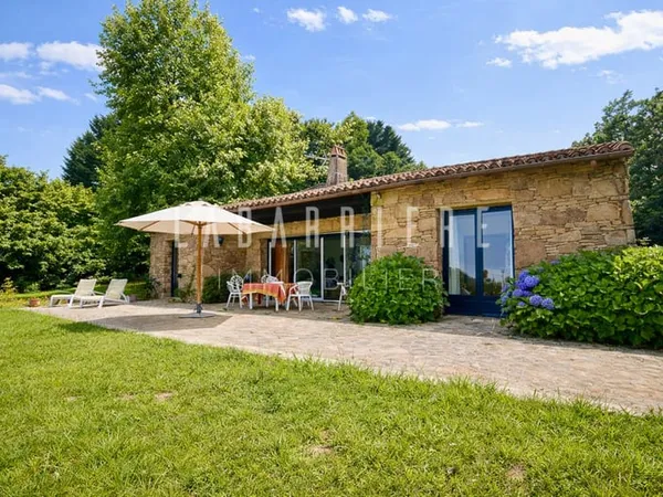Propriété de caractère - Domaine privé, vue dominante sur Sare