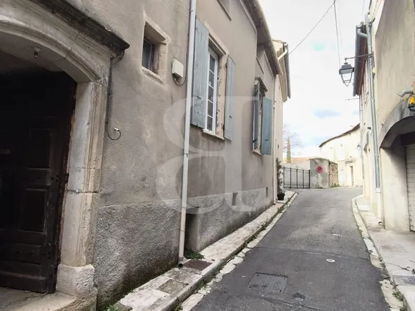 Maison de village à finir de rénover à Valréas