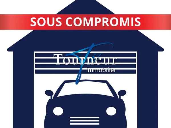 SANARY SUR MER A 800M DU PORT GRAND GARAGE FERME EN SOUS SOL