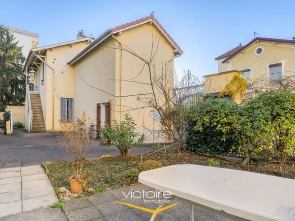 Montchat - A 5 min du Tram T3 et du Parc Bazin - Jolie maison rénovée de 2 ch