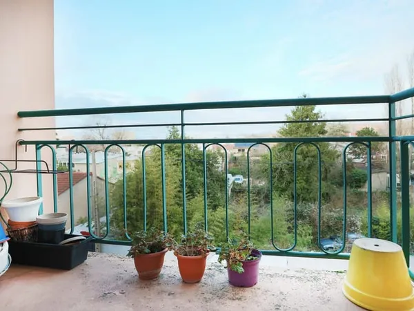 APPARTEMENT 4 PIÈCES LUMINEUX AVEC BALCON