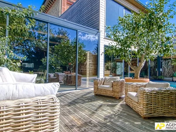 Le Chesnay Rocquencourt - Maison 8 pièces 327 m² au sol sur parcelle de 718 m² avec piscine et doubl