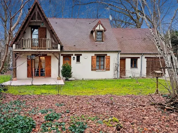 Maison 7 pièces avec terrain boisé