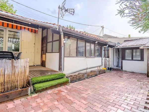 Bordeaux - Maison 8 pièces de 108 m² avec jardin, garage et véranda