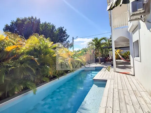 VILLA DOUBLE NIVEAU 200M2 - SAINTE ANNE GUADELOUPE