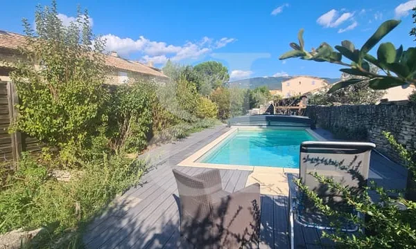 Maison de village avec piscine à Taulignan