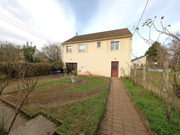 Maison à Appoigny proche d'Auxerre et de tous les commerces 4 chambres, sur jardin de 1030m²