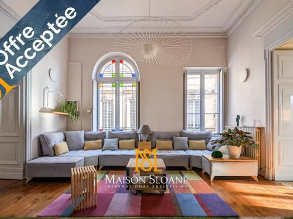 Hôtel Particulier en Brique Toulousaine au Coeur de Grenade