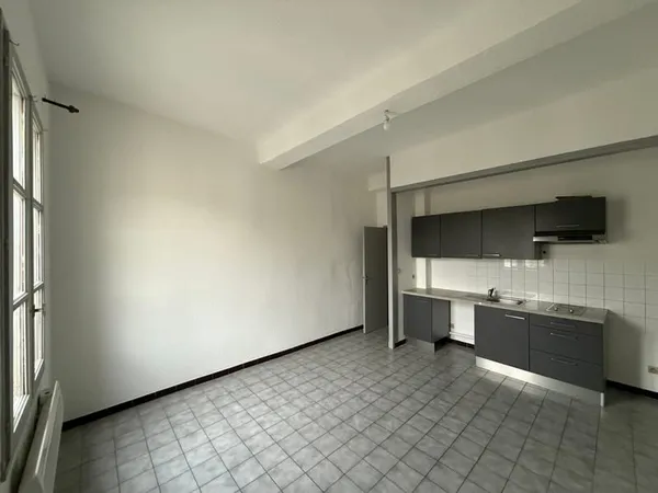 En plein coeur de l'Écusson, venez découvrir ce charmant appartement P2.
