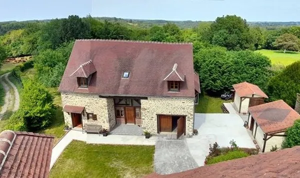 Dpt Creuse (23), à vendre proche Crozant maison de 3 chambres de 136 m2, véranda, garage, piscine, g