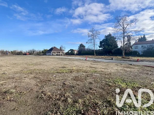 Terrain 650 m²