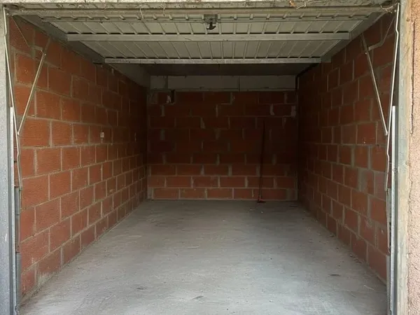 Garage fermé et sécurisé - BUSCA