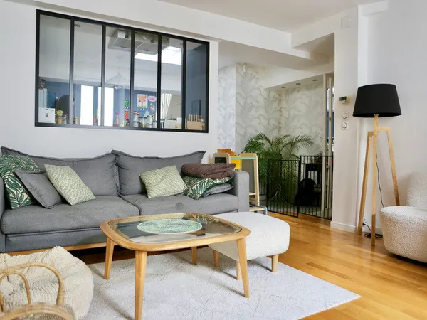 A vendre à REIMS (51) centre ville, une maison +garage+terrasse+cave voutée