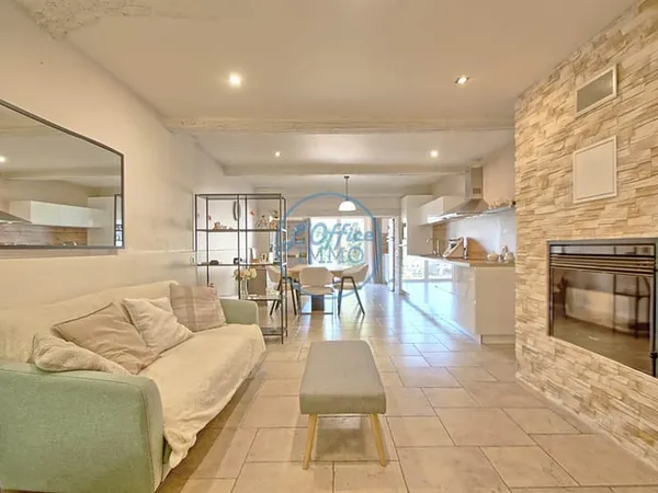 Maison de village avec terrain de 919m²