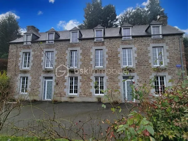 Maison de caractère en pierre - ancien relais de poste du début du XIXe siècle - Plouguenast (22150)