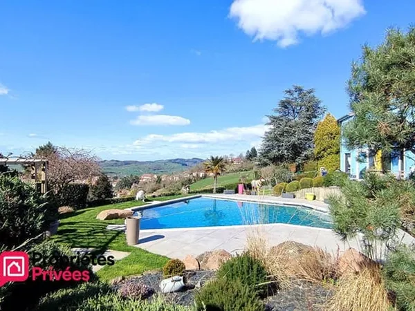 THIZY-LES-BOURGS (69240) Maison d'architecte avec vue 185 m², jardin 2000 m², piscine, garage, dépen