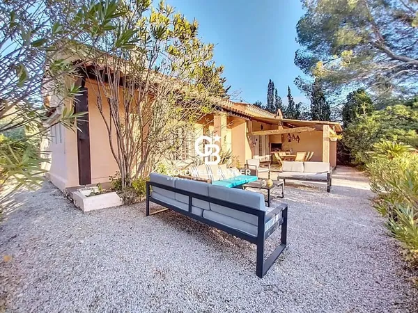 PROPRIETE AU CHARME PROVENCAL