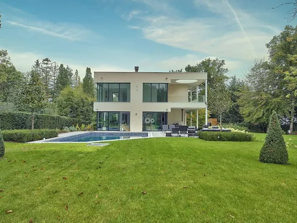 Maison Marnes La Coquette 16 pièce(s) 750 m2 